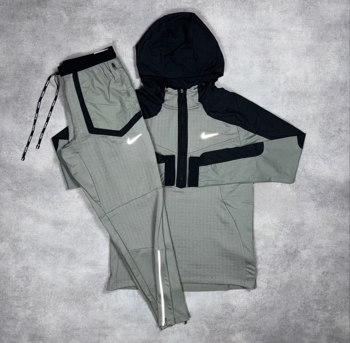 Nike 1/2 Zip performance Tracksuit "Beige Phenom"