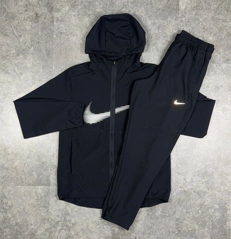 Nike "Form GFX" Tracksuit