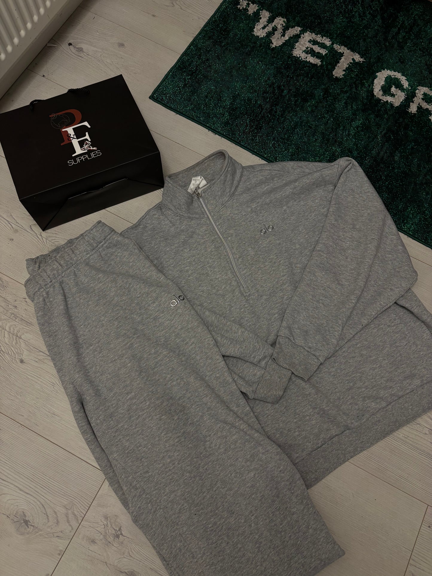 Alo Quarter Zip Tracksuit | Grey