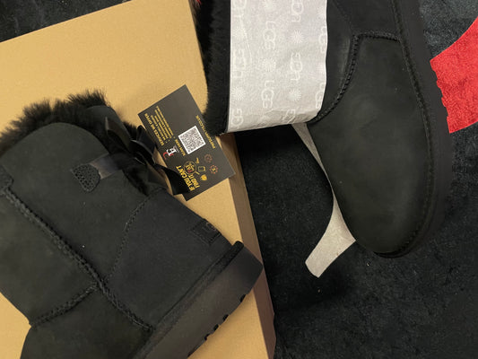 Ugg Bailey Bow's Black