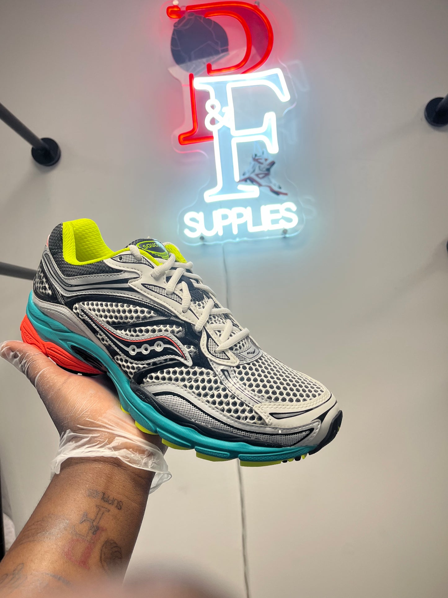 Saucony Pro-Grid Omni 9 Mutant