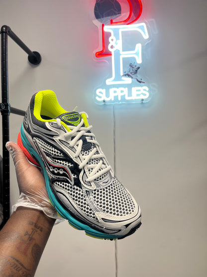 Saucony Pro-Grid Omni 9 Mutant