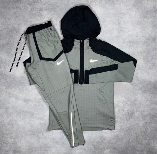 Nike 1/2 Zip performance Tracksuit "Beige Phenom"