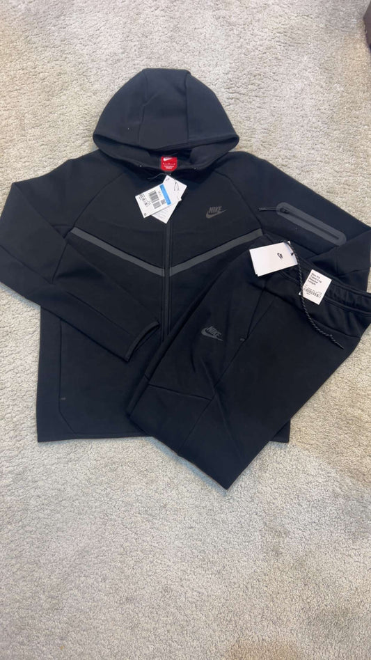 Nike Tech Fleece Black Tracksuit