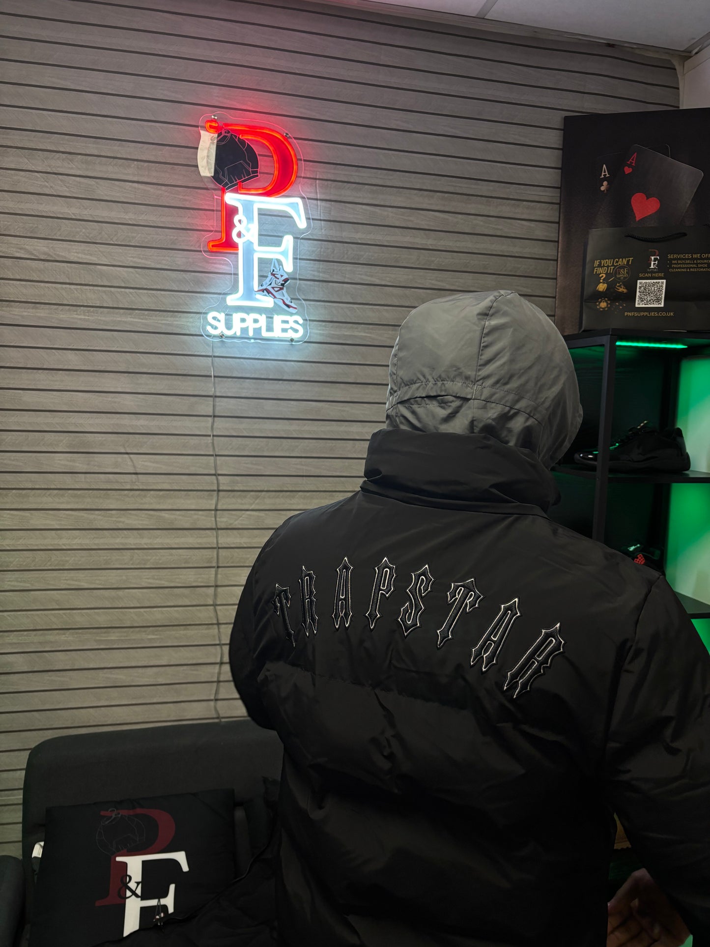 Trapstar "Irongate" Puffer Coat Black/White