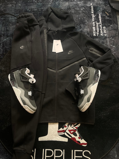 Nike Tech Fleece Black Tracksuit