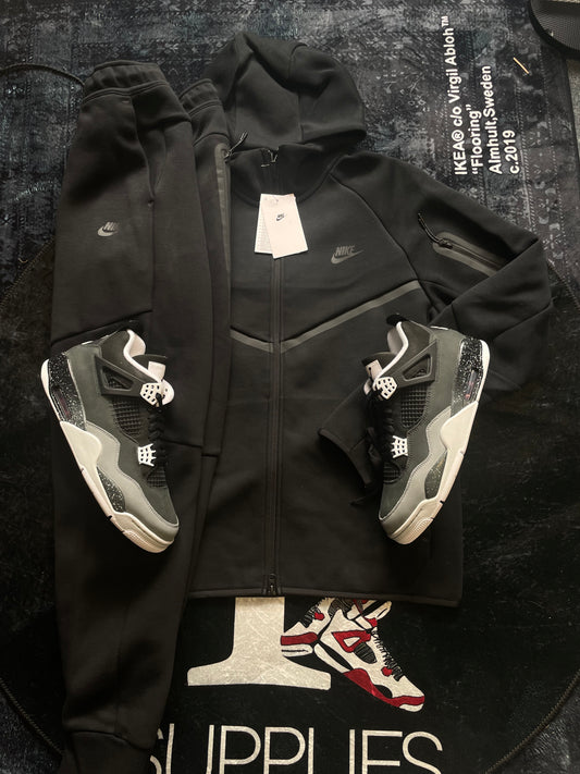 Nike Tech Fleece Black Tracksuit